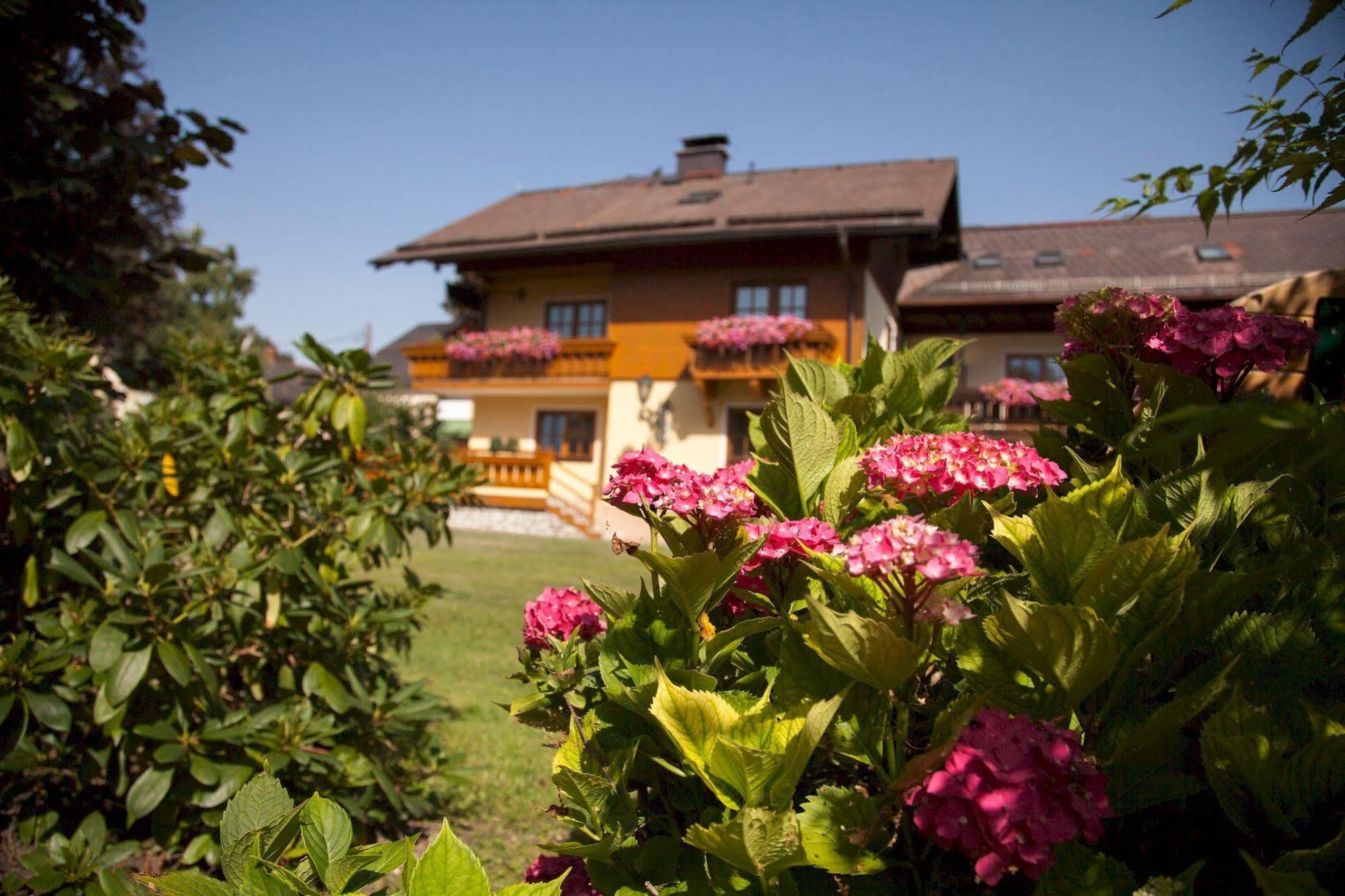 Garten - Hotel Sallerhof Grodig Exterior photo